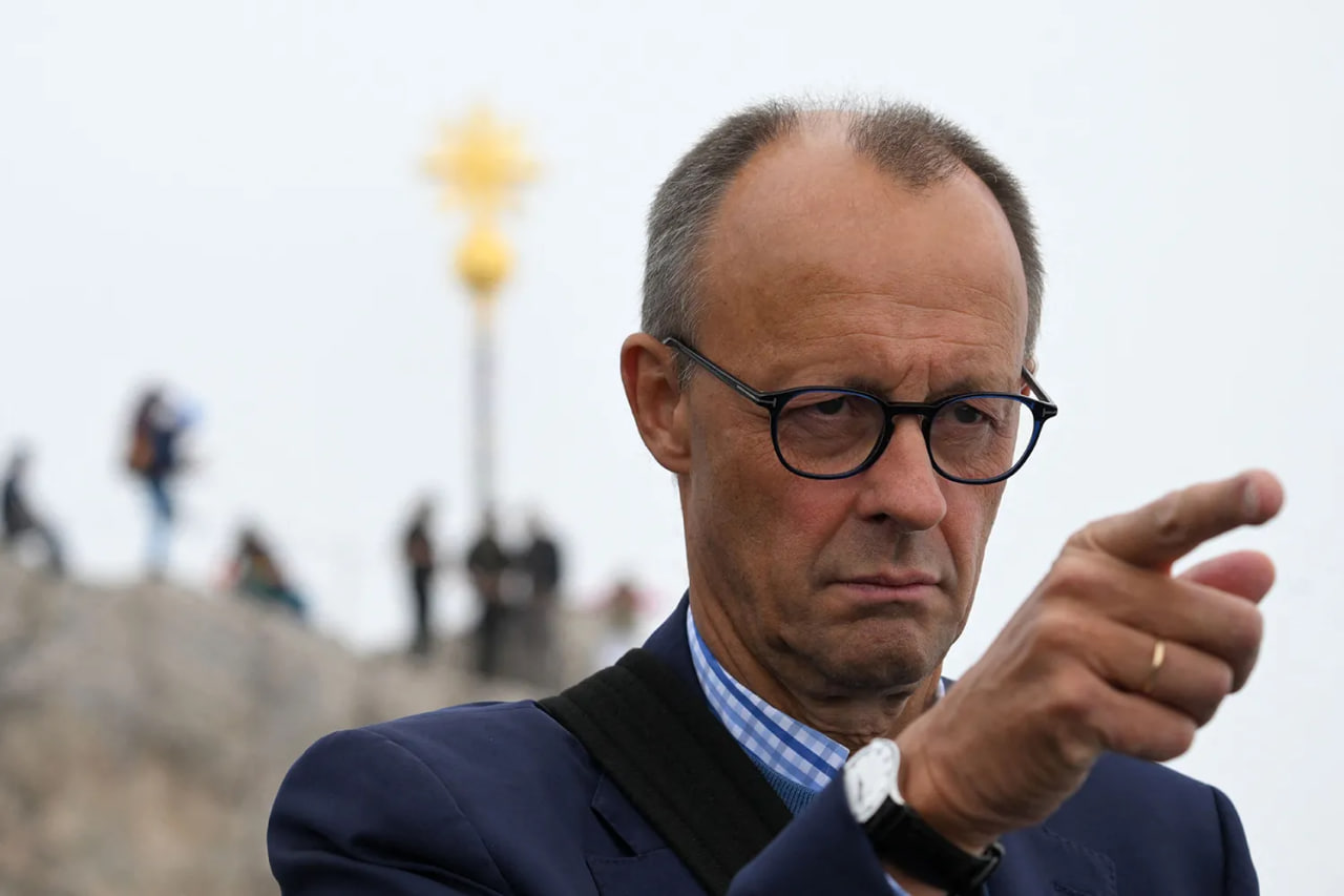 Germania in crisi nera, dopo i fannulloni greci ed italiani ora tocca ai tedeschi. Il Cancelliere Merz: "Dovete lavorare di più per avere lo stesso stipendio"