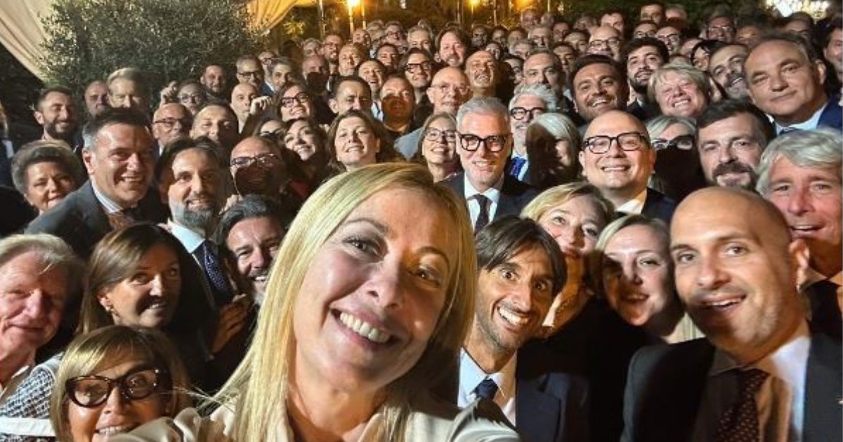 Cara Giorgia, i selfie sono finiti: la valanga di No contro la Meloni nell’Italia dell’Ingiustizia fatta Sistema