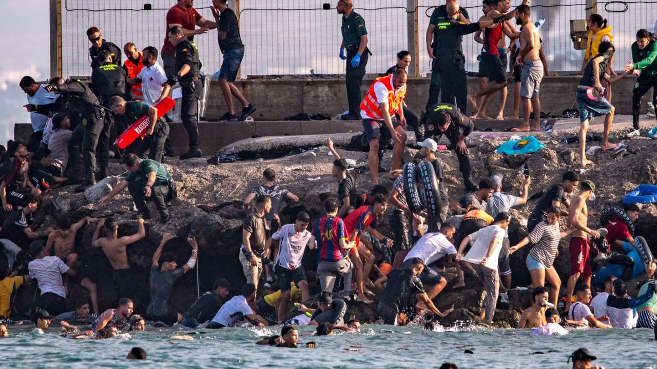 L'Italia sospende l'accordo di Schengen con la Spagna dopo la scioccante invasione di Ceuta