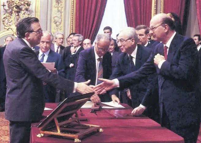 L'ECLISSI DELLA POLITICA